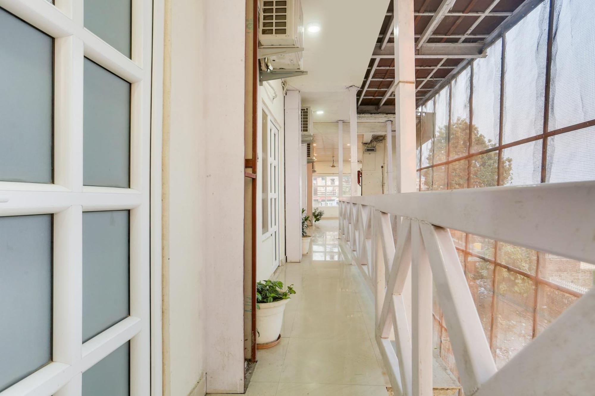 Super Hotel O Jamrani Formerly White House Haldwāni Kültér fotó